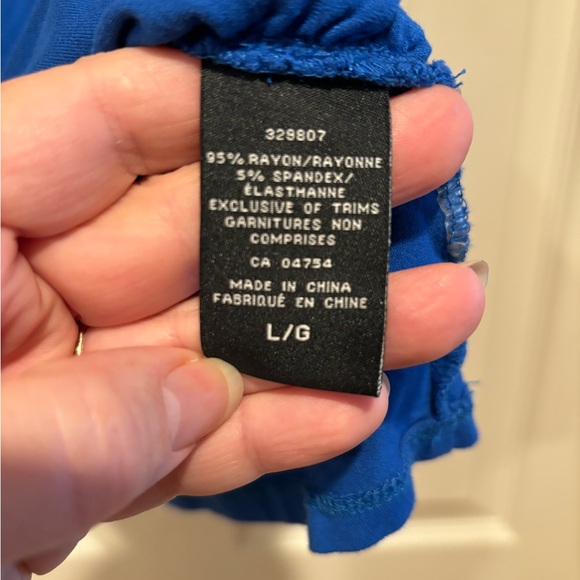 🌸Buy 3 for $15🌸 Beautiful blue Unlisted tank, size Large - Picture 3 of 4